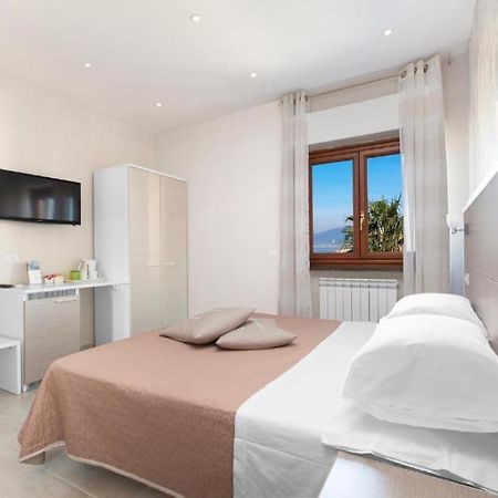 Sun And Sea Vacation Hotel Sorrento Bagian luar foto
