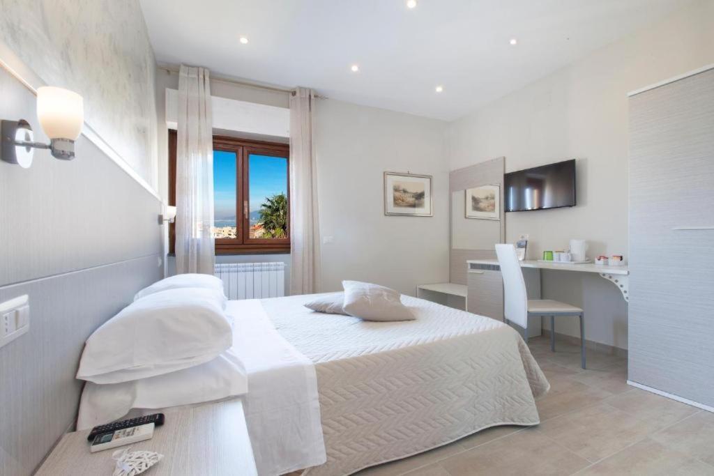 Sun And Sea Vacation Hotel Sorrento Bagian luar foto